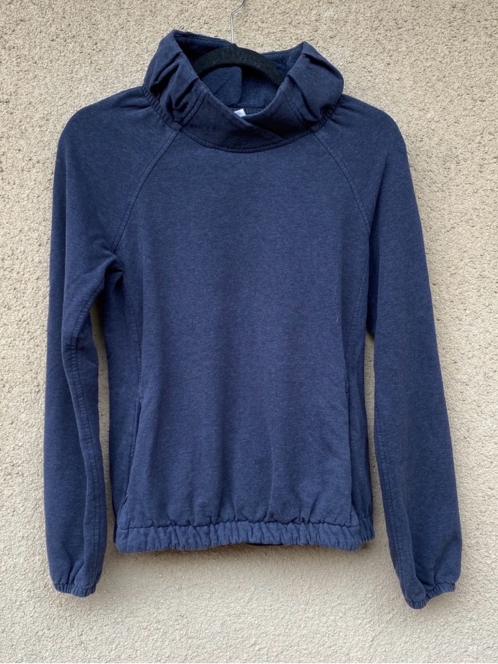 Lululemon sweatshirt size 4
